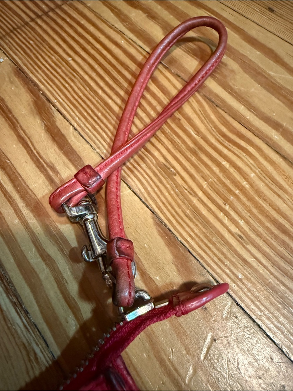 Coach Poppy Red Leather Wristlet Clutch with Front Zip Pocket - Picture 4 of 9